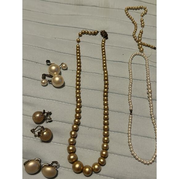 Vintage Faux Pearl Jewelry Lot Pieces Earrings Necklaces Bracelets Earrings - Picture 9 of 12